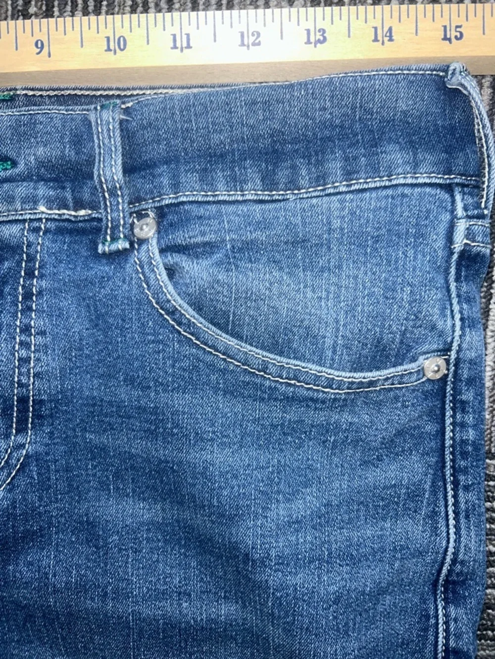 True Religion Ricky Relaxed Straight Leg Blue Jeans Green Stitching Horseshoe